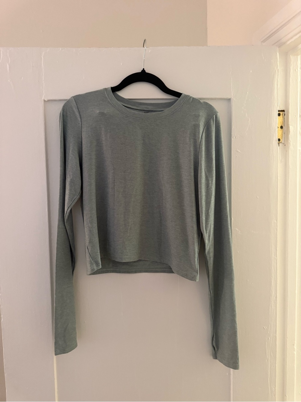 Beyond Yoga Featherweight Open Space long Sleeve Open Back Top L in light blue